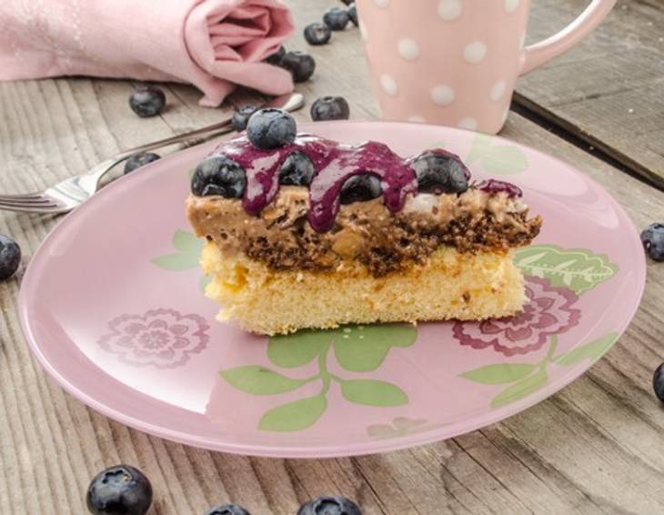 Schwedenbombentorte mit Heidelbeeren Schwedenbombentorte mit Heidelbeeren