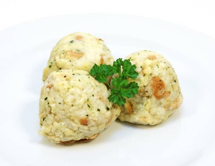 Semmelknödel aus der Mikrowelle Semmelknödel aus der Mikrowelle