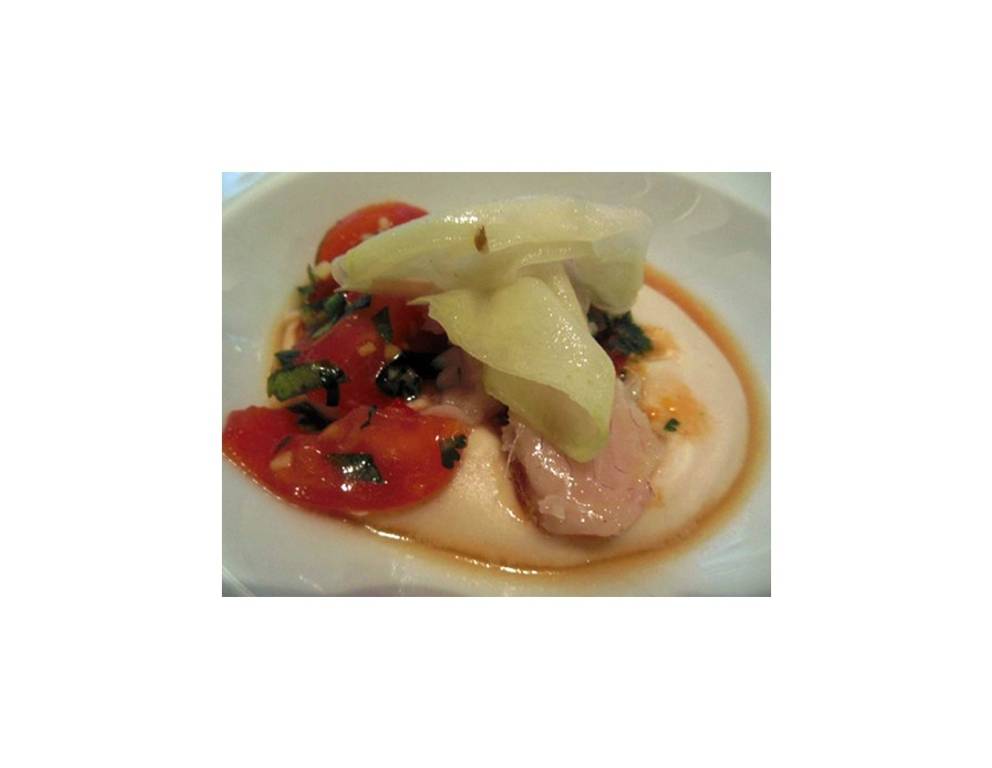 Lachsforelle mit orientalischer Tomatensalsa, weißer Bohnencreme und Kohlrabi Lachsforelle mit orientalischer Tomatensalsa, weißer Bohnencreme und Kohlrabi