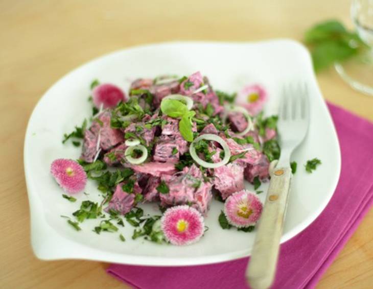 Bunter Rübensalat auf georgische Art Bunter Rübensalat auf georgische Art