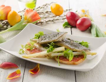 Forellenfilet auf Spargel und Grapefruit Forellenfilet auf Spargel und Grapefruit