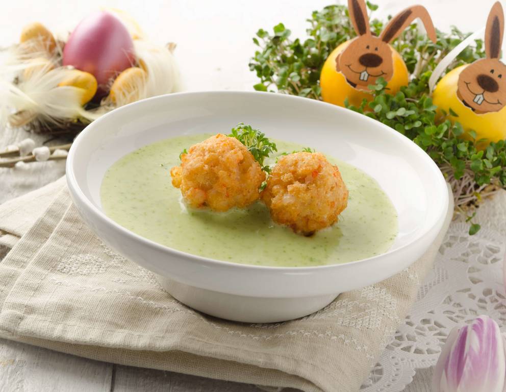 Kressesuppe mit Garnelenbällchen Kressesuppe mit Garnelenbällchen