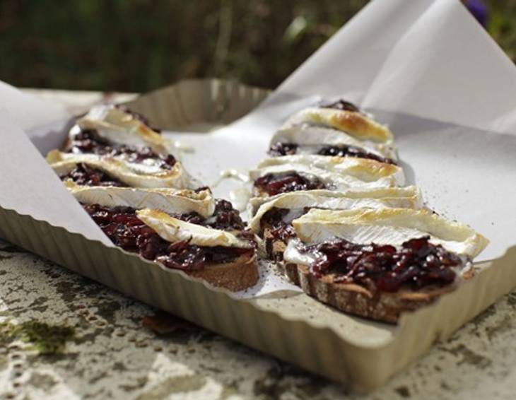 Zwiebelbrot mit Ziegenkäse