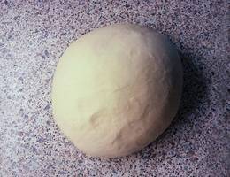 <p>Bereiten Sie einen geschmeidigen Germteig zu.</p> <p>Bereiten Sie einen geschmeidigen Germteig zu.</p>