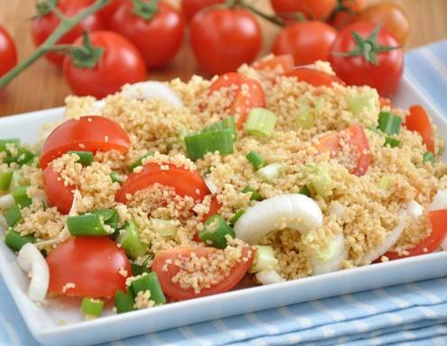 Bulgursalat mit frischen Kräutern Rezept - ichkoche.de