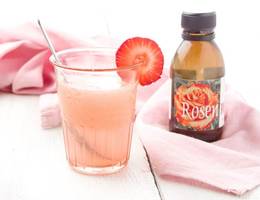Erdbeersirup mit Rosenwasser Erdbeersirup mit Rosenwasser