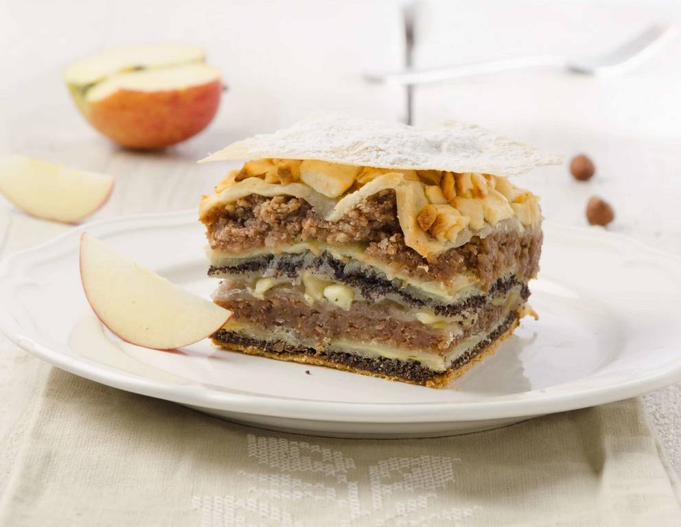 Prekmurska gibanica (Vierlingsstrudel) Prekmurska gibanica (Vierlingsstrudel)
