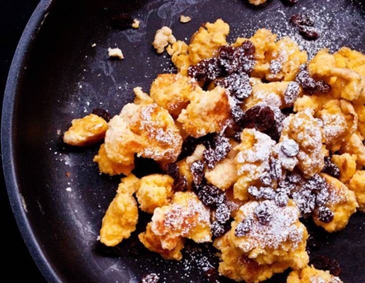 Kaiserschmarren mit Sauerrahm