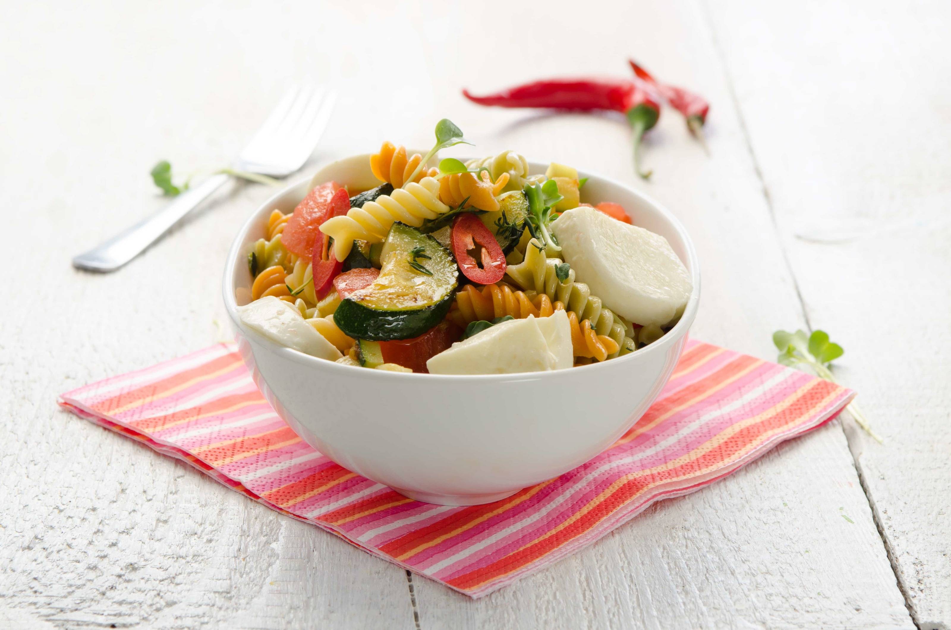 Rezept für Nudel-Zucchini-Salat mit geschmolzenen Tomaten