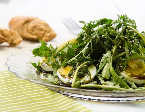 Löwenzahnsalat mit Eier