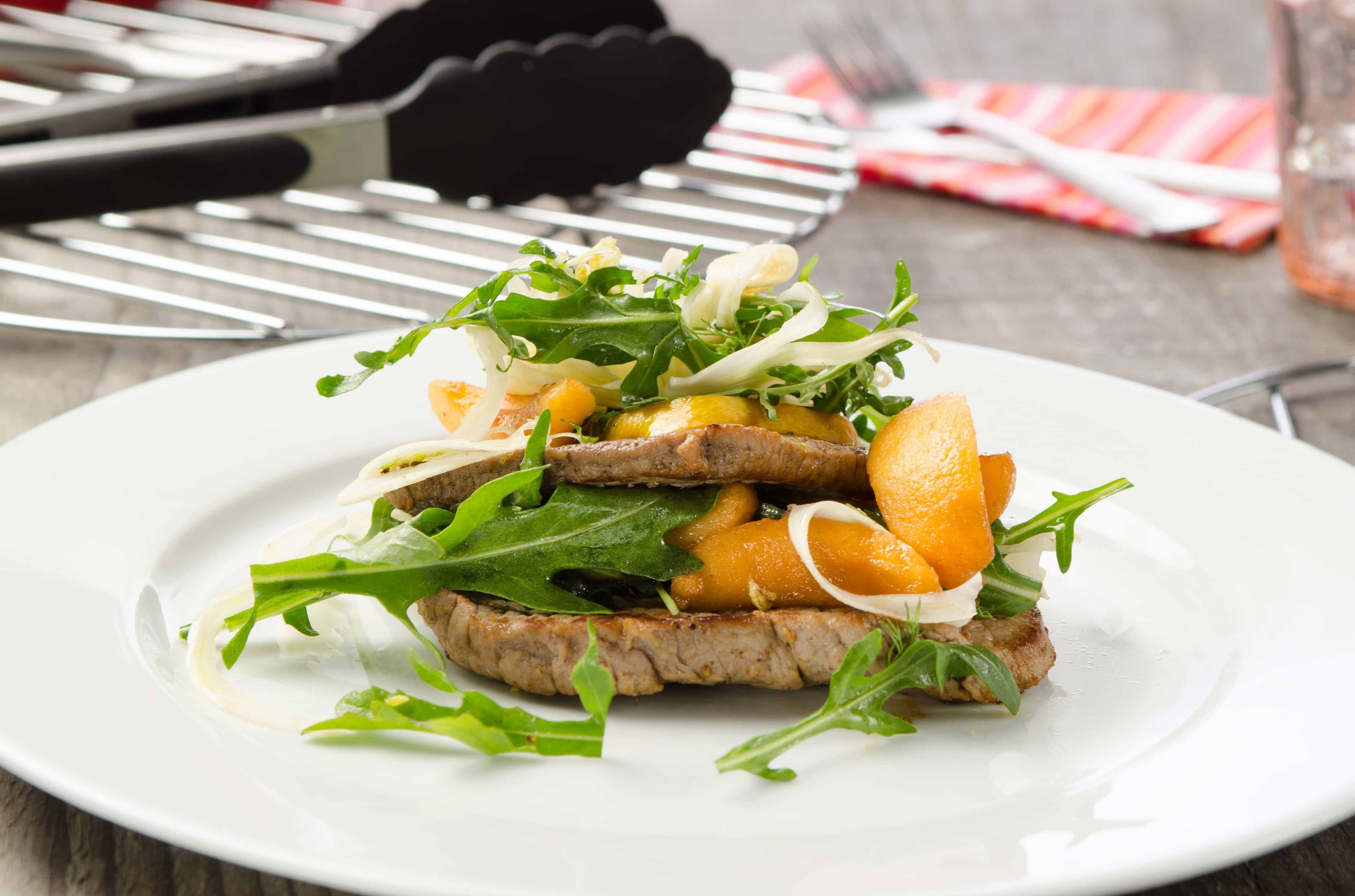 Beiriedscheiben mit feurig-fruchtigem Salat - Rezept