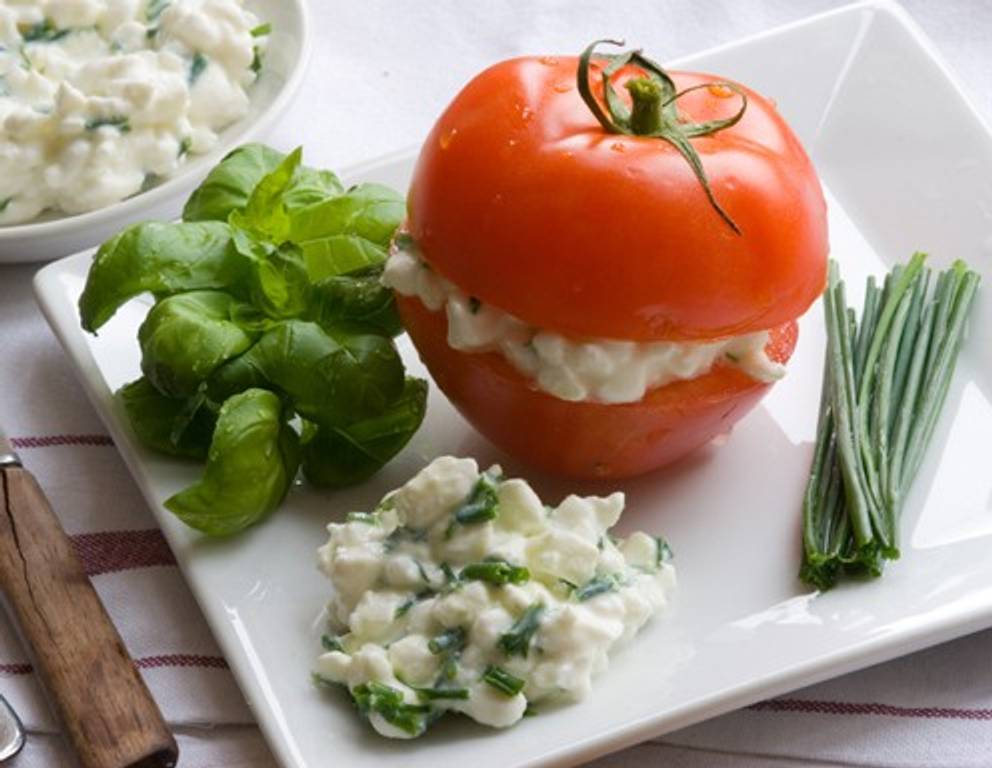 Paradeiser mit Frischkäsefüllung Paradeiser mit Frischkäsefüllung