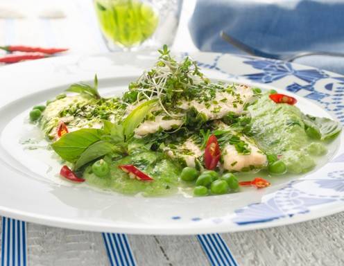 Rezept für in Sommerkräutern gedämpfte Saiblingsfilets mit Erbsen-Minze Püree