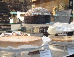 <p>Panettone gibt es hier nicht nur zu Weihnachten, sondern zählt zu täglichen Verführungen wie Limonenkuchen oder Tiramisu.</p> <p>Panettone gibt es hier nicht nur zu Weihnachten, sondern zählt zu täglichen Verführungen wie Limonenkuchen oder Tiramisu.</p>