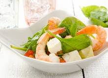 Schneller Spinat-Melonen-Salat mit Garnelen Schneller Spinat-Melonen-Salat mit Garnelen