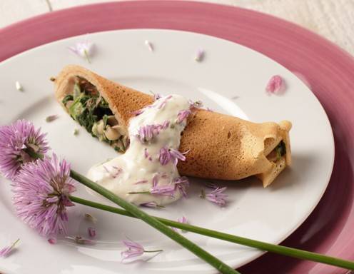 Buchweizenpalatschinken mit Spinat und Pilzen