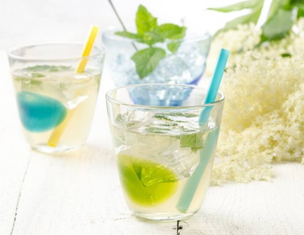 Hollerblütenbowle Hollerblütenbowle