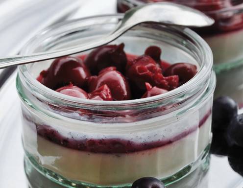 Buttermilchgelee mit Weichseln Rezept - ichkoche.ch Buttermilchgelee mit Weichseln Rezept - ichkoche.ch