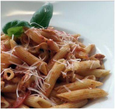 Pikante Pasta mit Salami (Pasta al sugo piccante con salame) Rezept ...