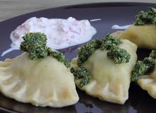 Teigtaschen mit Spinat-Schafskäse-Füllung Teigtaschen mit Spinat-Schafskäse-Füllung