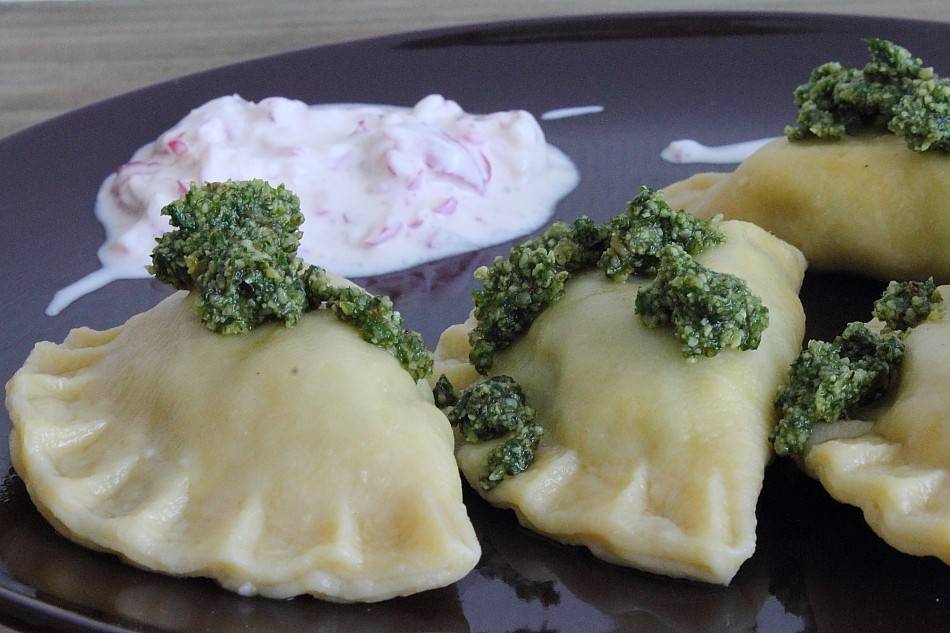Teigtaschen mit Spinat-Schafskäse-Füllung Rezept - ichkoche.at Teigtaschen mit Spinat-Schafskäse-Füllung Rezept - ichkoche.at