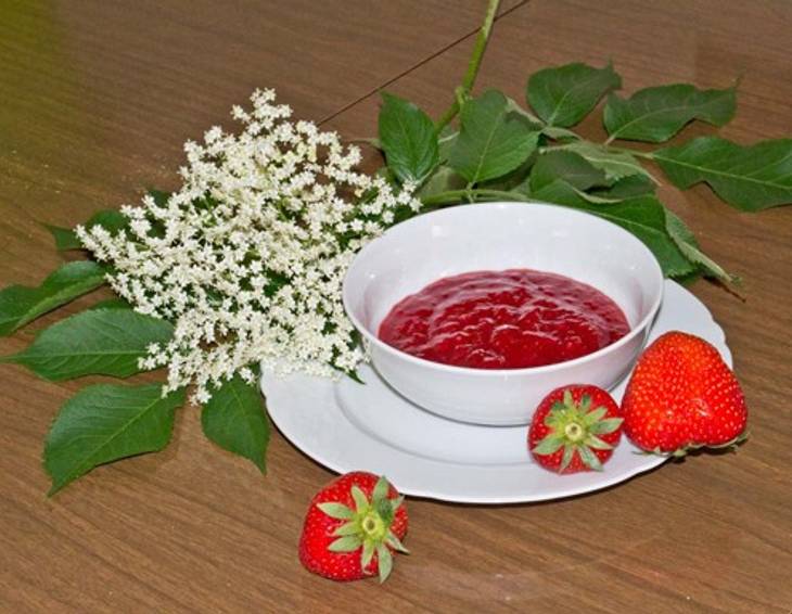 Erdbeer-Holunderblütenmarmelade Erdbeer-Holunderblütenmarmelade