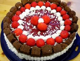 Weiße Schoko-Erdbeer Torte Weiße Schoko-Erdbeer Torte