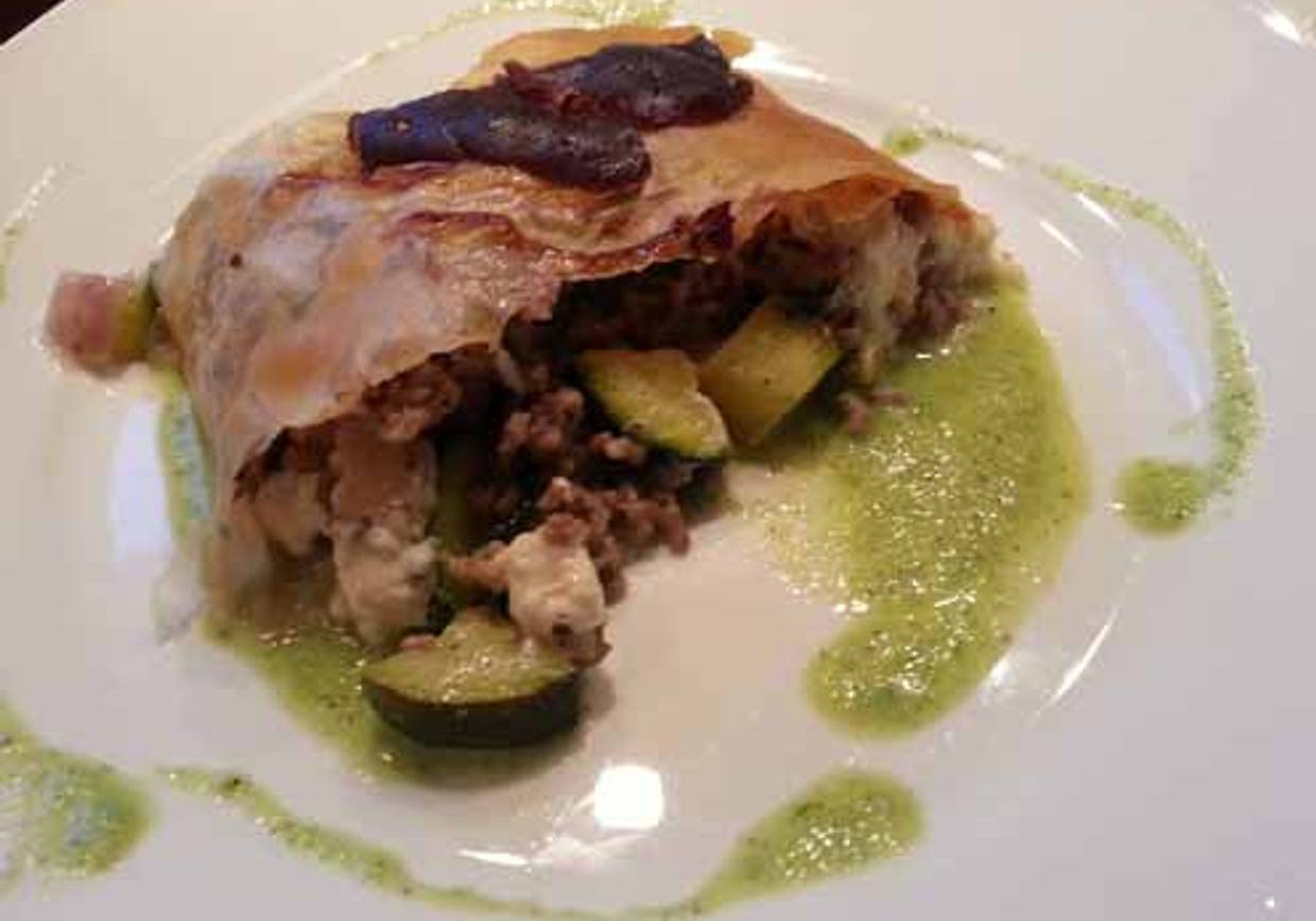 Zucchini-Hack-Strudel mit Feta Rezept - ichkoche.at Zucchini-Hack-Strudel mit Feta Rezept - ichkoche.at