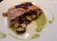 Zucchini-Hack-Strudel mit Feta Zucchini-Hack-Strudel mit Feta