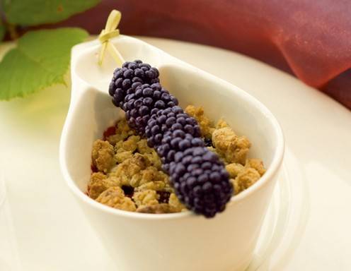 Brombeercrumble mit Mascarpone