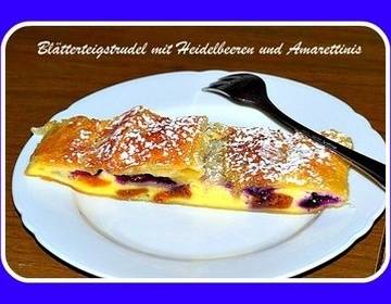 Blätterteigstrudel mit Heidelbeeren und Amarettini Blätterteigstrudel mit Heidelbeeren und Amarettini