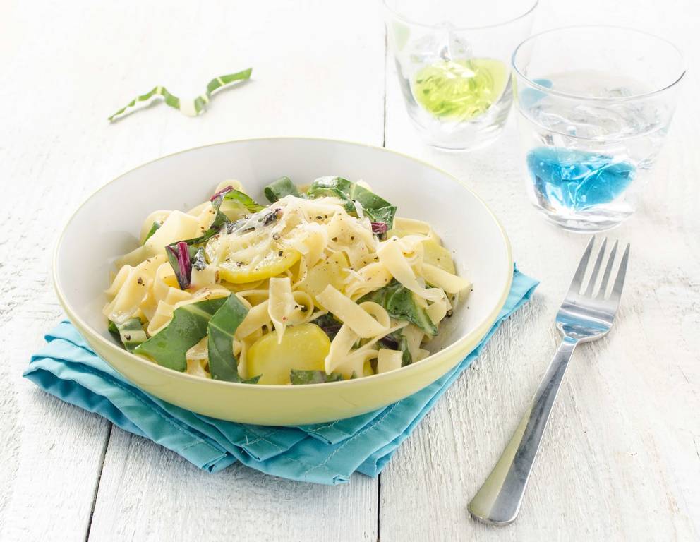 Bandnudeln mit Mangold Bandnudeln mit Mangold