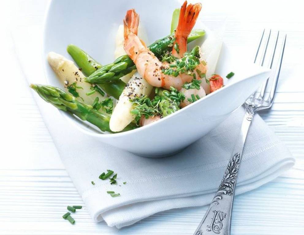 Riesengarnelen auf Spargelsalat aus dem Dampfgarer Riesengarnelen auf Spargelsalat aus dem Dampfgarer