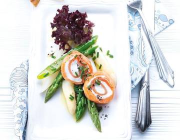 Spargel mit Räucherlachs aus dem Dampfgarer Spargel mit Räucherlachs aus dem Dampfgarer