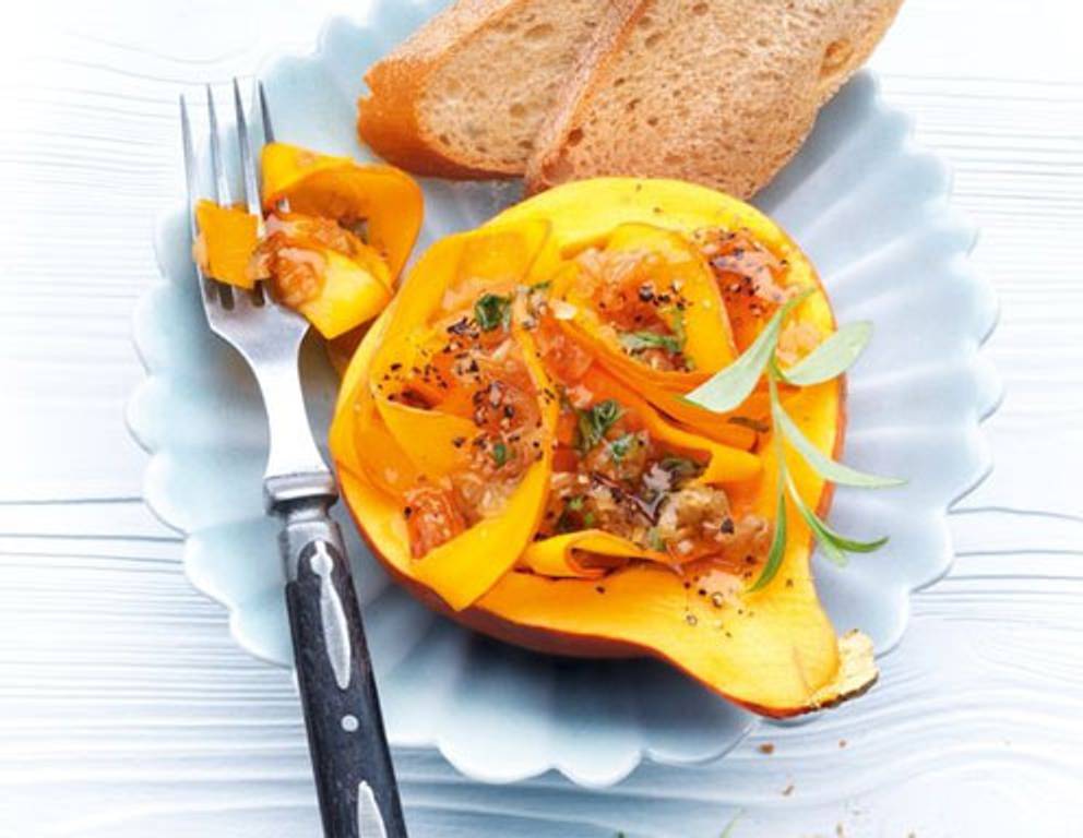 Kürbis mit Zwiebeldressing aus dem Dampfgarer Kürbis mit Zwiebeldressing aus dem Dampfgarer