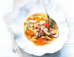 Italienische Bohnen-Pasta-Suppe aus dem Dampfgarer Italienische Bohnen-Pasta-Suppe aus dem Dampfgarer