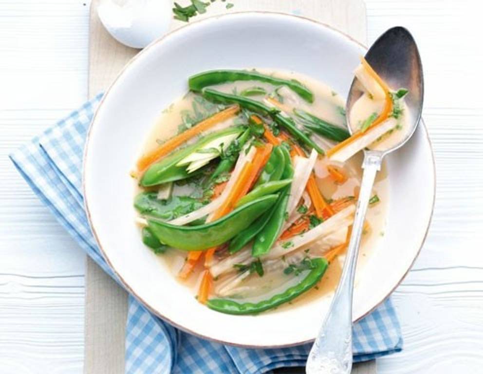 Frühlingssuppe aus dem Dampfgarer Frühlingssuppe aus dem Dampfgarer
