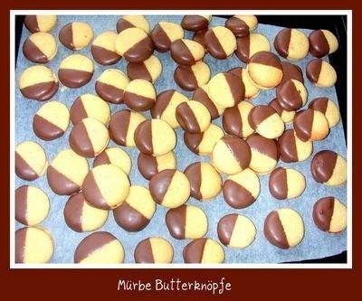 Mürbe Butterknöpfe