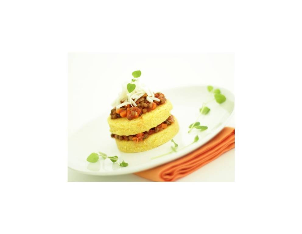 Polentatürmchen mit Linsen Bolognese Polentatürmchen mit Linsen Bolognese