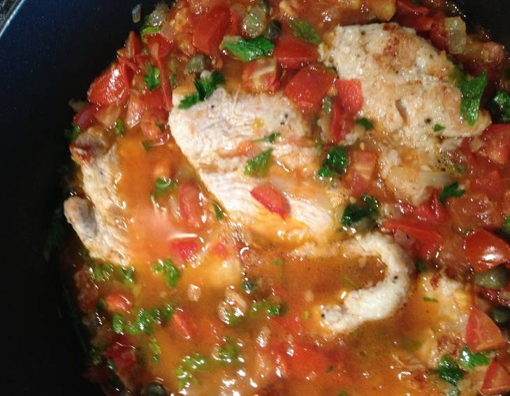 Putenschnitzel mit Tomaten und Kapern Putenschnitzel mit Tomaten und Kapern