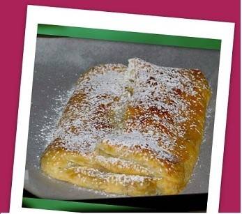 Topfenstrudel aus Plunderteig