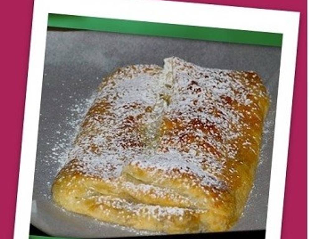 Topfenstrudel aus Plunderteig Topfenstrudel aus Plunderteig