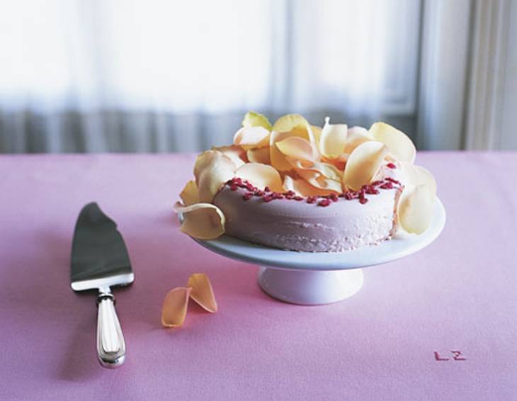 Panna Cotta mit Rosenaroma Panna Cotta mit Rosenaroma