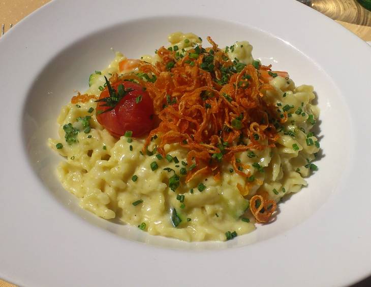 Gemüse-Käsespätzle mit Röstzwiebel