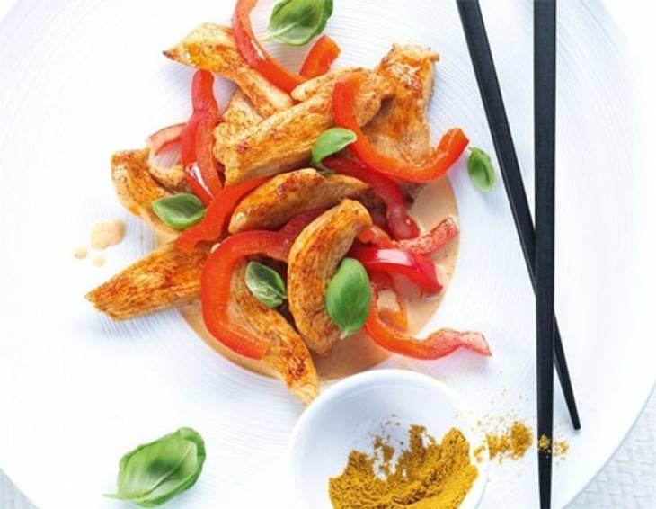 Hühnchengeschnetzeltes mit Paprika aus dem Dampfgarer Hühnchengeschnetzeltes mit Paprika aus dem Dampfgarer