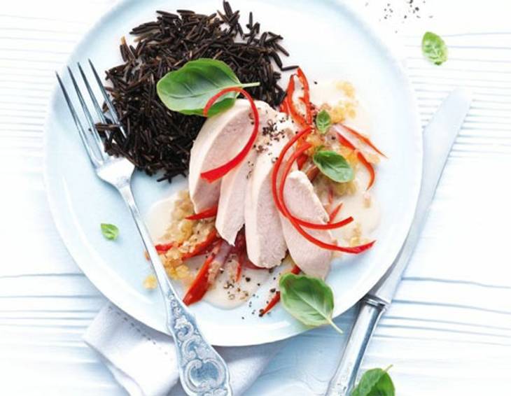 Hühnerbrüstchen an Peperonisauce aus dem Dampfgarer Hühnerbrüstchen an Peperonisauce aus dem Dampfgarer