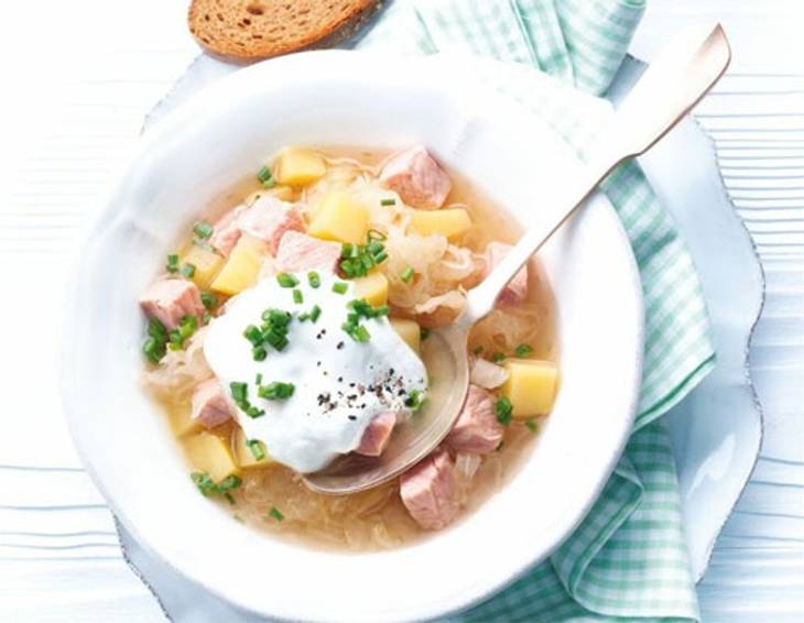 Sauerkraut-Topf mit Geselchtem aus dem Dampfgarer Sauerkraut-Topf mit Geselchtem aus dem Dampfgarer