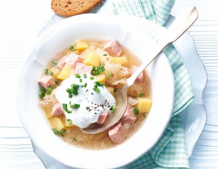 Sauerkraut-Topf mit Geselchtem aus dem Dampfgarer