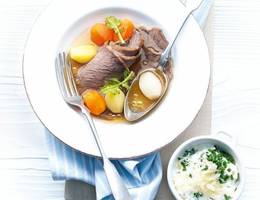 Tafelspitz mit Apfel-Kren-Sauce aus dem Dampfgarer Tafelspitz mit Apfel-Kren-Sauce aus dem Dampfgarer