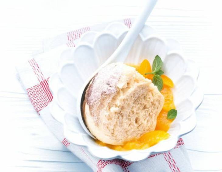 Buchteln mit Marillenkompott aus dem Dampfgarer Buchteln mit Marillenkompott aus dem Dampfgarer